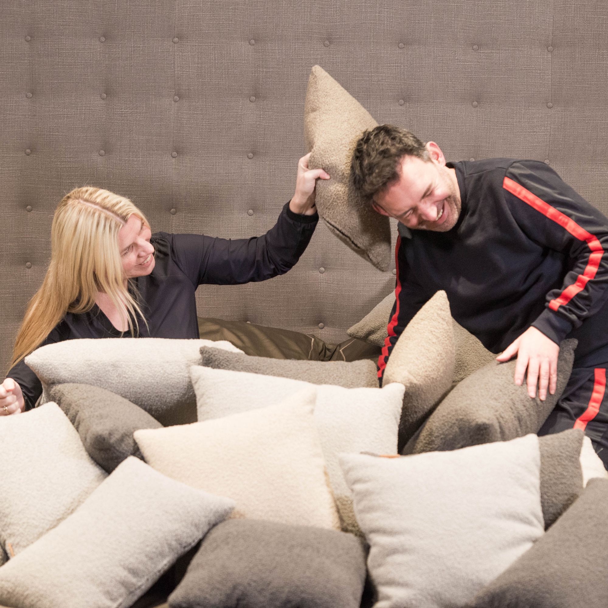 Sierkussen SEMMI donker grijs 60x60