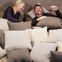 Afbeelding in Gallery-weergave laden, Sierkussen SEMMI licht grijs 60x60